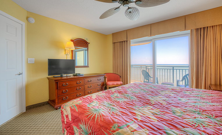 king size bed in bedroom