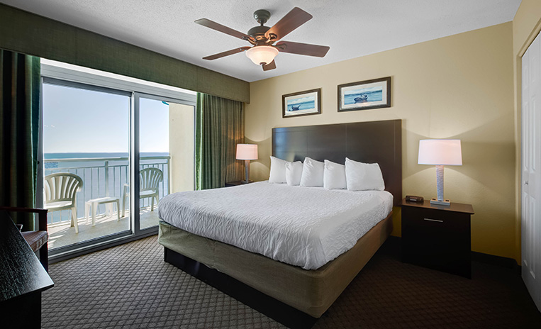 king bed master room with balcony